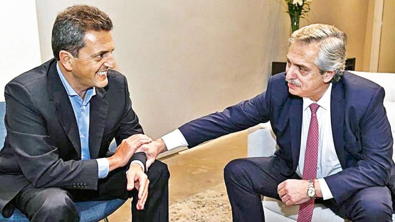 Insólito. Por la lluvia, Alberto Fernández se bajó de un acto que iba a encabezar junto a Sergio Massa en el Conurbano